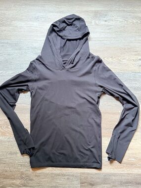 Lightweight Senita Hoodie Top in black. Women small.